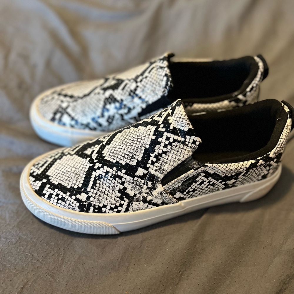 Jenn Ardor Women’s Slip-On Faux Snake Skin Canvas Shoe Size 9